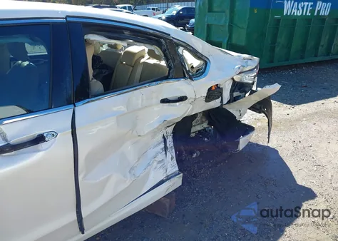 2015 Ford Fusion Hybrid Se z USA, uszkodzony, nr VIN 3FA6P0LUXFR141483